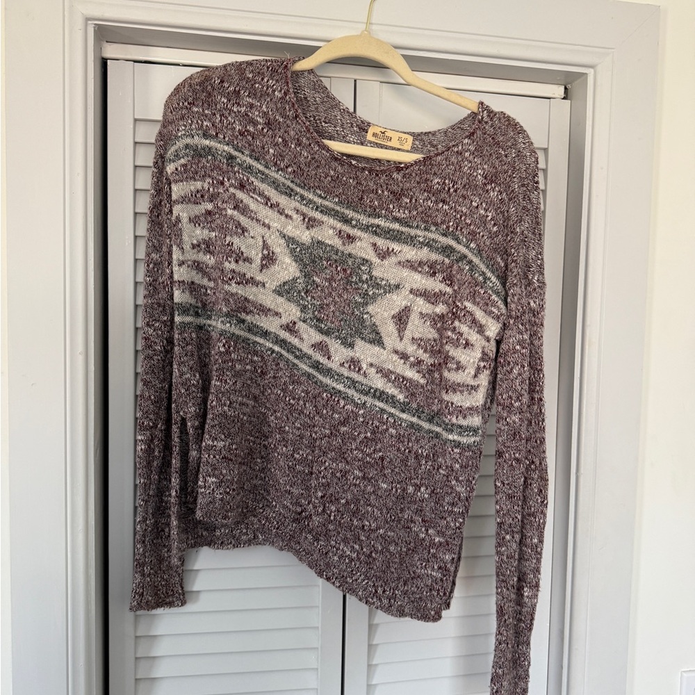 Hollister Burgundy and Gray Patterned Sweater